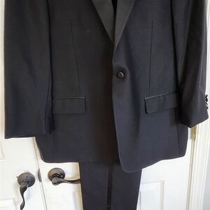 Hart Schaffner Marx Elegant Black Tuxedo